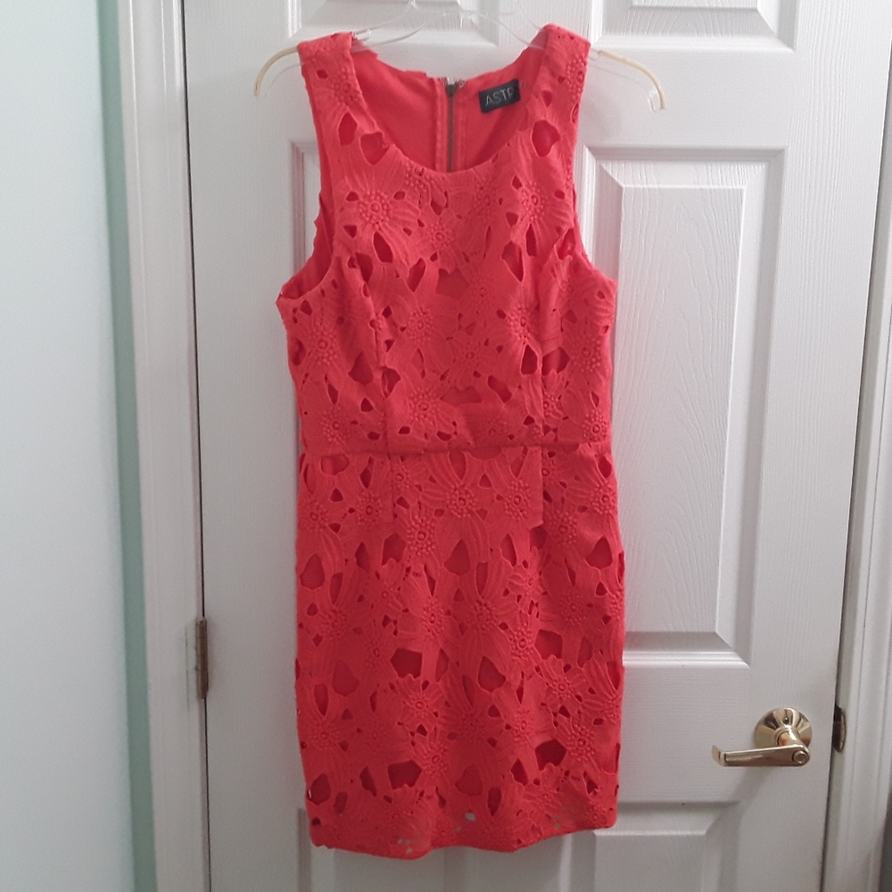 ASTR Coral Floral Sleeveless Sheath Dress